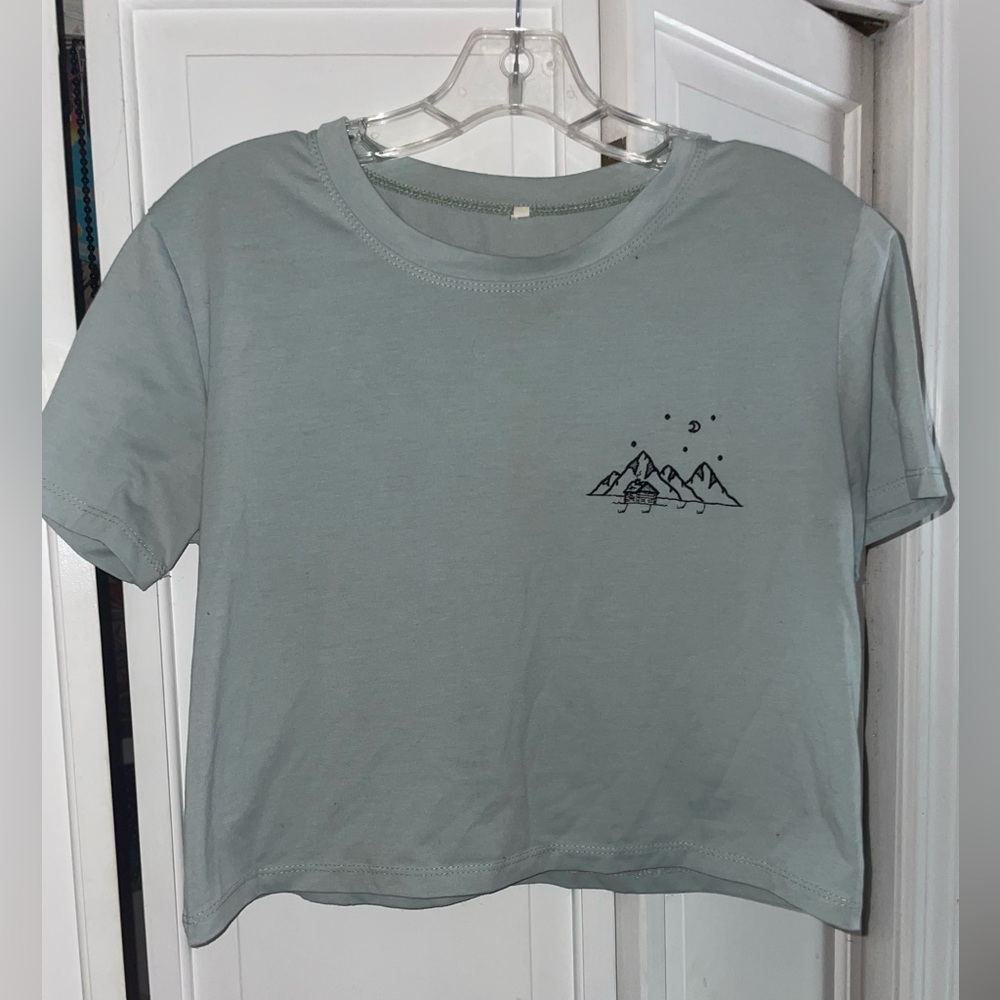 Cute cropped t-shirt!